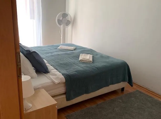 Hi Downtown Apartment A12